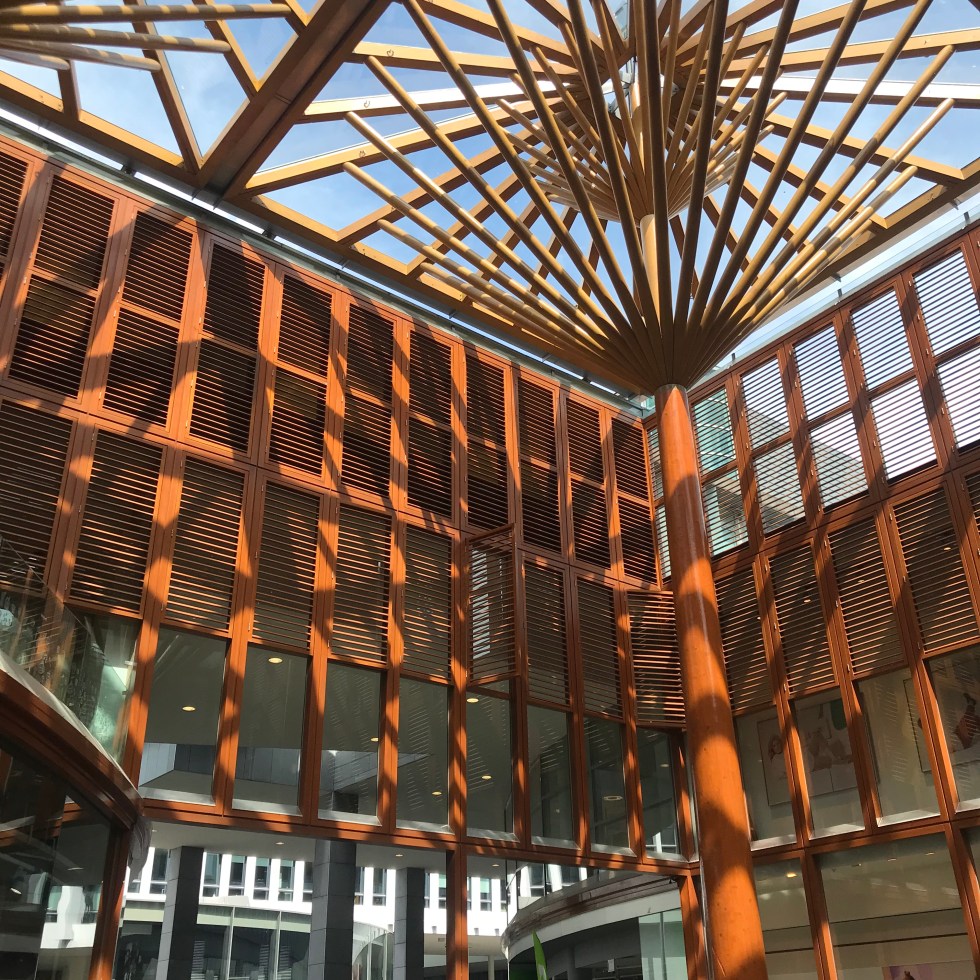 hölzerne Galerie in Maastricht in einem Einkaufszentrum