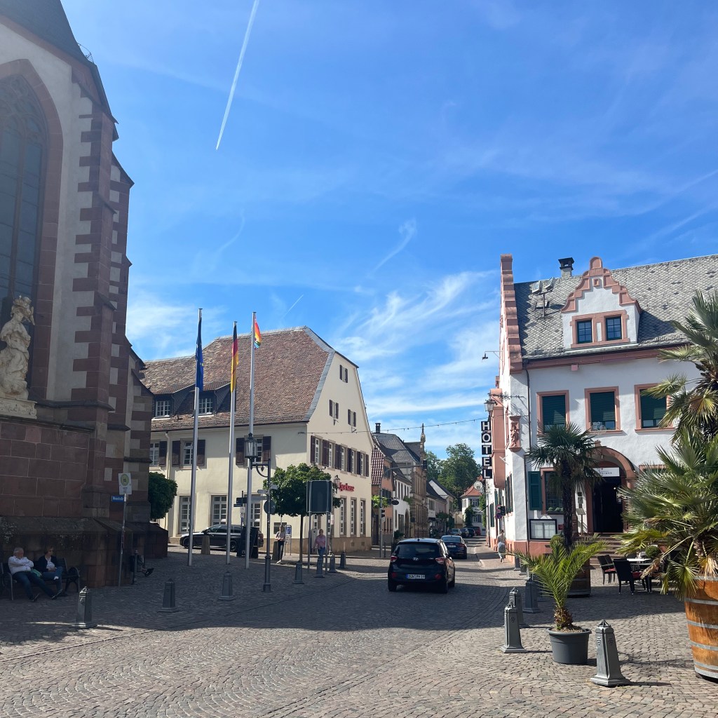 Platz vor dem Deidesheimer Hof