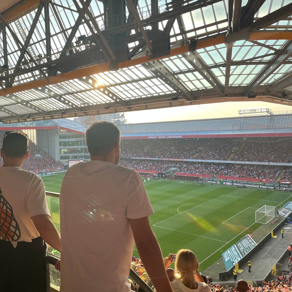 Vor Spielbeginn in Kaiserslautern gegen Hannover 96