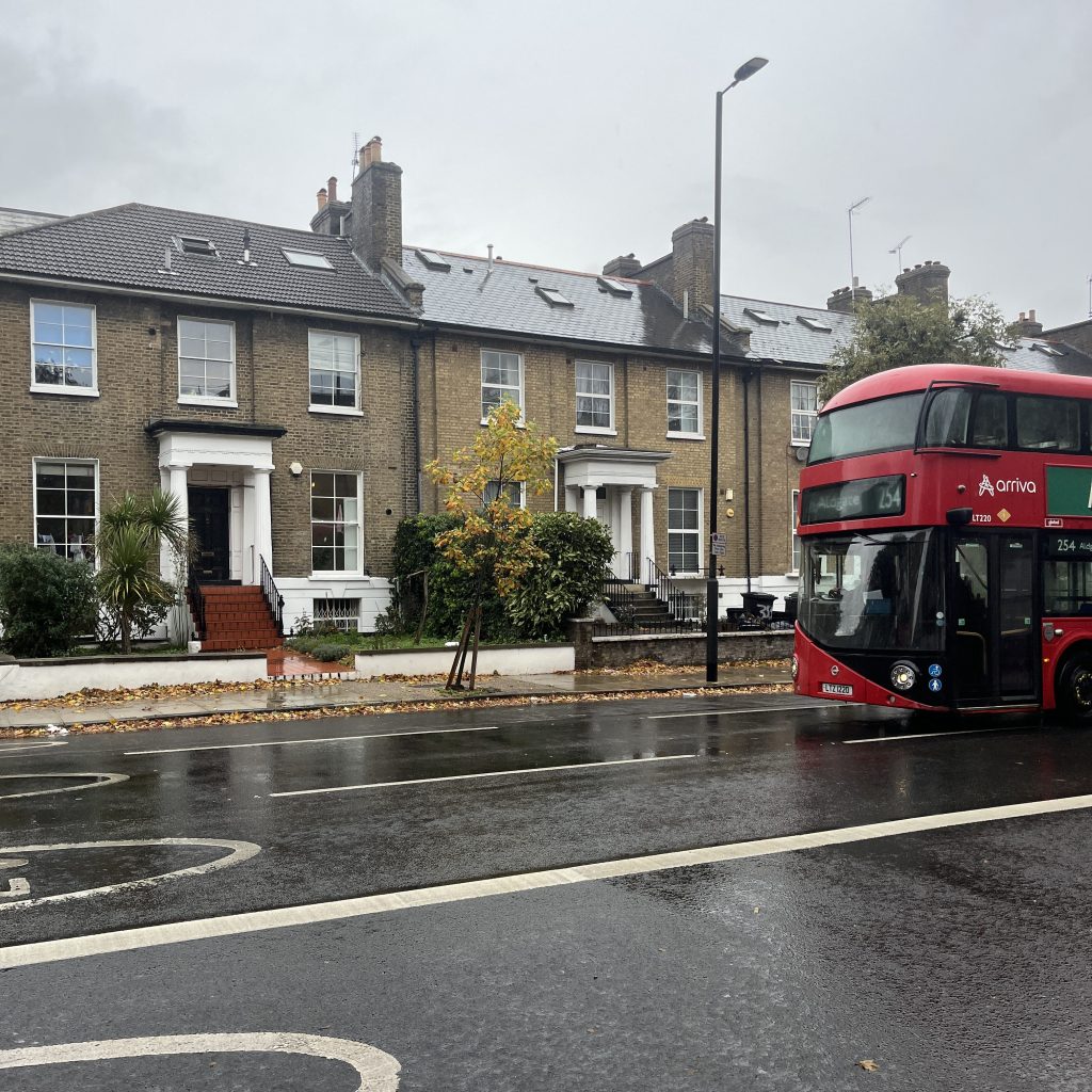 Wohnhäuser auf der Camden Road, nahe Holloway